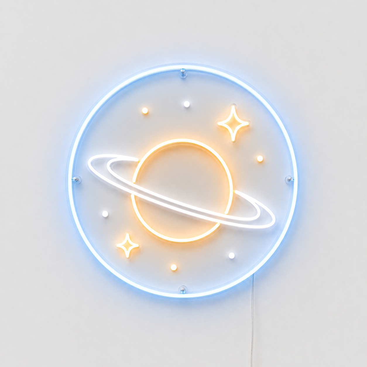 Néon LED Apollo 11 représentant la planète Saturne avec anneaux et étoiles dans cercle bleu sur mur blanc
