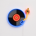 Néon LED Escape en forme de platine vinyle bleue avec disque noir et bras orange sur mur blanc