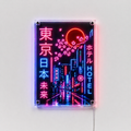 Néon LED Yoru représentant une rue de Tokyo la nuit avec kanjis, lune rouge et cerisier dans cadre plexiglass
